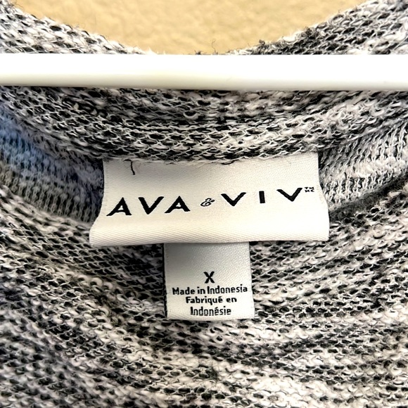 Sweater - Picture 3 of 4